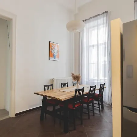 Apartmán Lovely & Modern In The Heart Of The Budapešť