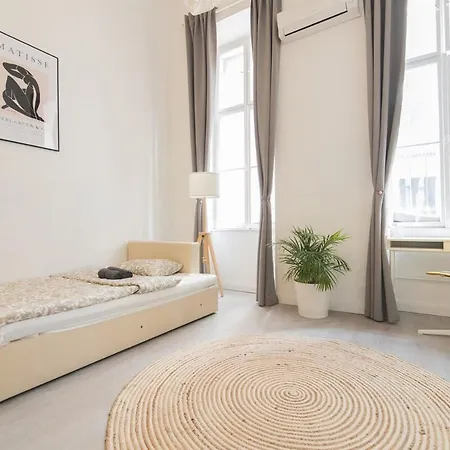 Lovely & Modern In The Heart Of The Apartmán *