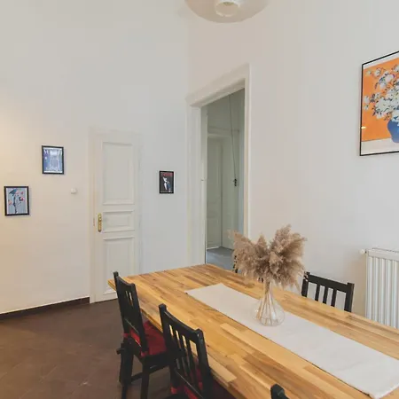 Apartmán Lovely & Modern In The Heart Of The
