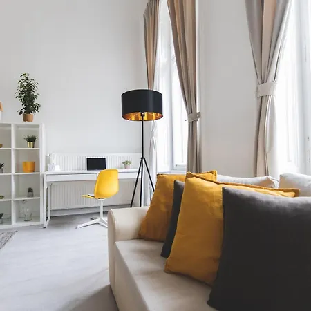 Apartmán Lovely & Modern In The Heart Of The *